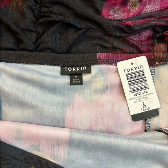 Torrid Black and Pink Ruched Dress - Picture 3 of 3